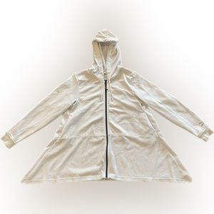 Puma Flowy Jacket / Color: White / Size: L